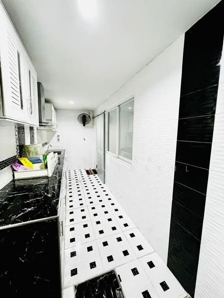 3-BR Townhouse, Chon Buri (Pattaya), Ban Bung, Ban Bung, Chon Buri (Pattaya), 3 Bedrooms, 150 sqm, Townhouse For Sale, by Chalisa Kitilimtrakul, 500266006 - DDproperty.com