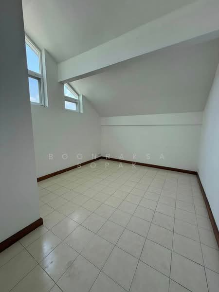 4-BR Townhouse, Bangkok, Khlong Tan Nua, Watthana, Bangkok, 4 Bedrooms, 250 sqm, Townhouse For Rent, by Boonraksa Sopak, 500266148 - DDproperty.com