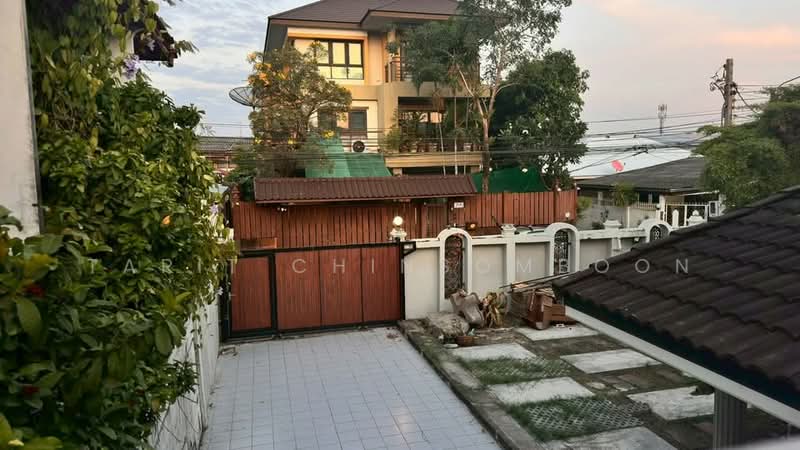 3-BR House, Bangkok, Bang Chak, Phra Khanong, Bangkok, 3 Bedrooms, 100 sqm, Single Detached House For Rent, by Tarit Chinsomboon, 500266178 - DDproperty.com