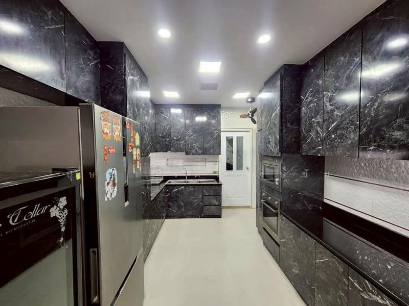 ให้เช่าบ้านเดี่ยว 6 นอน ทำเลเฉลิมพระเกียรติร.9 ซอย 40/1 บ้านลุมพินี สวนหลวงร.9 บ้าน 3 ชั้น หลังมุม, Bangkok, เฉลิมพระเกียรติร.9, Dok Mai, Prawet, Bangkok, 6 Bedrooms, 400 sqm, Single Detached House For Rent, by บุษบา รัตนวงษ์ชัย, 500266209 - DDproperty.com