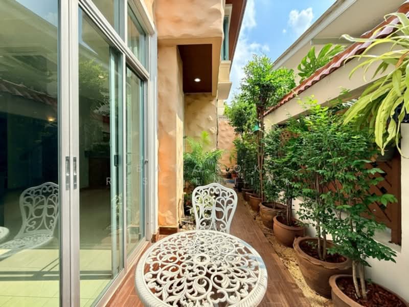 House in Compound, Bangkok, Khlong Toei, Khlong Toei, Bangkok, 3 Bedrooms, 260 sqm, Single Detached House For Rent, by Bangkok Residential, 500266249 - DDproperty.com