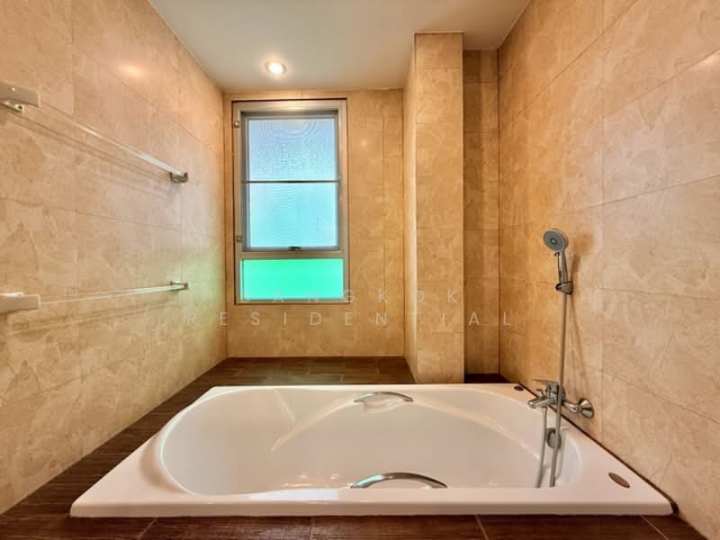 House in Compound, Bangkok, Khlong Toei, Khlong Toei, Bangkok, 3 Bedrooms, 260 sqm, Single Detached House For Rent, by Bangkok Residential, 500266249 - DDproperty.com
