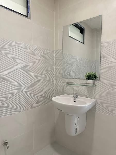 Now accepting reservations for new houses near Big C Extra Khlong Toei. 2 bedrooms, 20.7 sq.wa., Songkhla, Kho Hong, Hat Yai, Songkhla, 2 Bedrooms, 80 sqm, Townhouse For Sale, by Rachen Nopsuwan, 500266260 - DDproperty.com