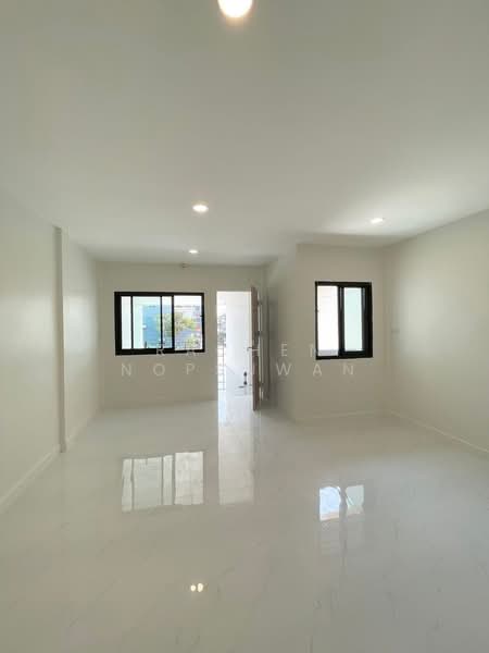Now accepting reservations for new houses near Big C Extra Khlong Toei. 2 bedrooms, 20.7 sq.wa., Songkhla, Kho Hong, Hat Yai, Songkhla, 2 Bedrooms, 80 sqm, Townhouse For Sale, by Rachen Nopsuwan, 500266260 - DDproperty.com