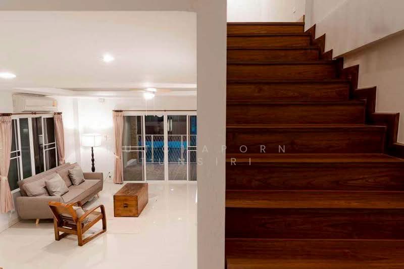 ทาวน์เฮ้าส์กลางเมือง ให้เช่า – ใกล้นิมมานฯ เพียง 5 นาที ค่าเช่า 27,000 บาท / เดือน No.1H188, Chiang Mai, Su Thep, Muang Chiang Mai, Chiang Mai, 3 Bedrooms, 110 sqm, Townhouse For Rent, by Rutchaporn Tunsiri, 500266277 - DDproperty.com