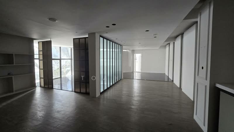 อาคารให้เช่า ทองหล่อ เอกมัย สุขุมวิท : Buildings for rent in Thonglor, Ekkamai, and Sukhumvit., กรุงเทพ, คลองตันเหนือ, วัฒนา, กรุงเทพ, 550 ตร.ม., ตึกแถว-อาคารพาณิชย์ ให้เช่า, โดย TOAH T., 500266324 - DDproperty.com