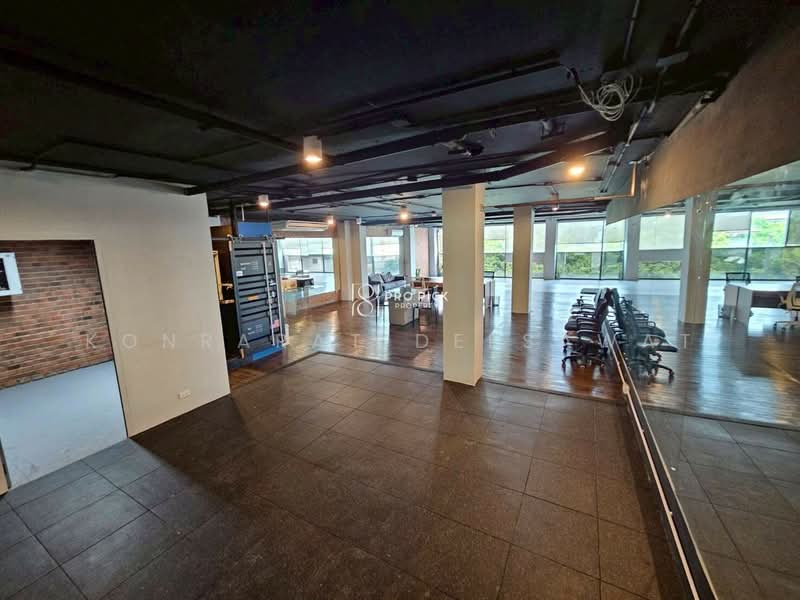 Office for rent Sukhumvit 63 BTS Ekkamai, Bangkok, Khlong Tan Nua, Watthana, Bangkok, , 210 sqm, Office Space For Rent, by Konrarat Deesawat, 500266479 - DDproperty.com