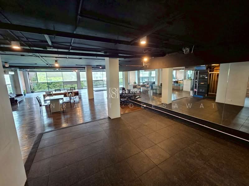 Office for rent Sukhumvit 63 BTS Ekkamai, Bangkok, Khlong Tan Nua, Watthana, Bangkok, , 210 sqm, Office Space For Rent, by Konrarat Deesawat, 500266479 - DDproperty.com