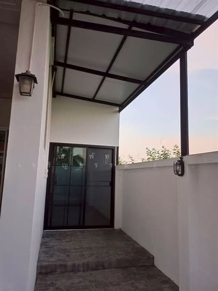 Ratchaphruek Suvarnabhumi-Ladkrabang Village, Bangkok, 397/183 Thanon Chalong Krung, Lam Pla Tiew, Lat Krabang, Bangkok, 3 Bedrooms, 130 sqm, Townhouse For Sale, by คุณ พัทธ์ธีรา เจริญธรรม (พัท), 500266489 - DDproperty.com