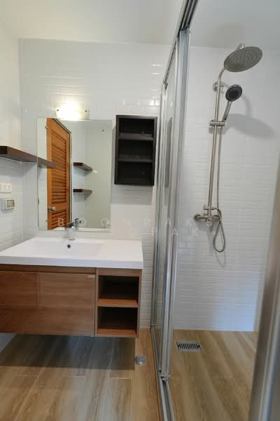 Von Napa Sukhumvit 38, Bangkok, Soi Sukhumvit 38, Phra Kanong, Khlong Toei, Bangkok, 1 Bedroom, 55 sqm, Condo For Rent, by Boonraksa Sopak, 500266556 - DDproperty.com