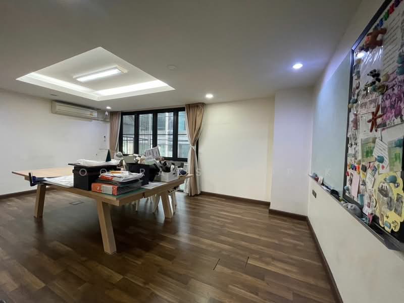 3-BR Townhouse, Bangkok, Silom, Bang Rak, Bangkok, 3 Bedrooms, 200 sqm, Townhouse For Rent, by Boonraksa Sopak, 500266788 - DDproperty.com