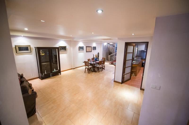 4-BR Townhouse, Bangkok, Khlong Tan Nua, Watthana, Bangkok, 4 Bedrooms, 440 sqm, Townhouse For Sale, by Orapa Sumetheesirisakul, 500266816 - DDproperty.com