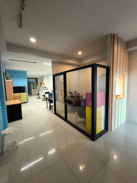 4-BR Townhouse, Bangkok, Samsen Nok, Huai Khwang, Bangkok, 4 Bedrooms, 400 sqm, Townhouse For Sale, by Orapa Sumetheesirisakul, 500266840 - DDproperty.com