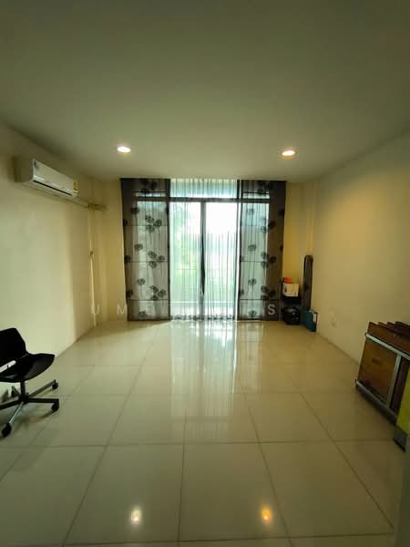 4-BR Townhouse, Bangkok, Samsen Nok, Huai Khwang, Bangkok, 4 Bedrooms, 400 sqm, Townhouse For Sale, by Orapa Sumetheesirisakul, 500266840 - DDproperty.com
