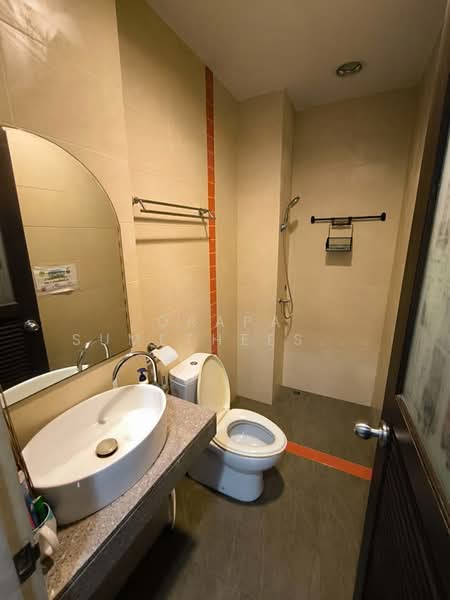 4-BR Townhouse, Bangkok, Samsen Nok, Huai Khwang, Bangkok, 4 Bedrooms, 400 sqm, Townhouse For Sale, by Orapa Sumetheesirisakul, 500266840 - DDproperty.com