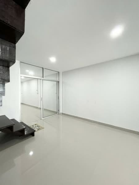 ให้เช่าทาวน์โฮม 2ชั้น รีโนเวทใหม่ ย่านถนนนวมินทร์ พร้อมเฟอร์นิเจอร์, กรุงเทพ, คลองกุ่ม, บึงกุ่ม, กรุงเทพ, 190 ตร.ม., ทาวน์เฮ้าส์ ให้เช่า, โดย Seng .PL, 500266883 - DDproperty.com