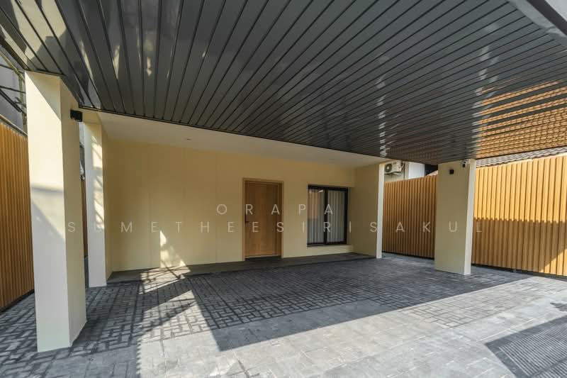 GM Residence : จีเอ็ม เรสซิเดนซ์, กรุงเทพ, ซอย เอกมัย 18, คลองตันเหนือ, วัฒนา, กรุงเทพ, 248 ตร.ม., อพาร์ทเมนท์ ขาย, โดย Orapa Sumetheesirisakul, 500266913 - DDproperty.com