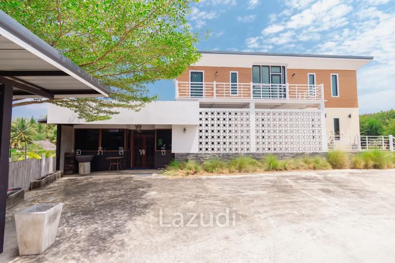Private Modern Loft Container Home (Thap Tai), Prachuap Khiri Khan, Wang-Pong, Pran Buri, Prachuap Khiri Khan, 4 Bedrooms, 300 sqm, Single Detached House For Sale, by Apisit Junlao, 500266983 - DDproperty.com