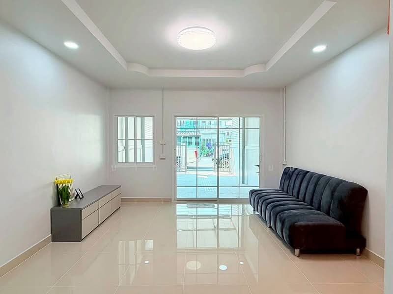 Ban Rom Ngao Mai, Nonthaburi, Soi Ban Rom Ngao Mai, Bang Khu Rat, Bang Bua Thong, Nonthaburi, 2 Bedrooms, 110 sqm, Townhouse For Sale, by บุษบากร (เจี๊ยบ), 500267024 - DDproperty.com