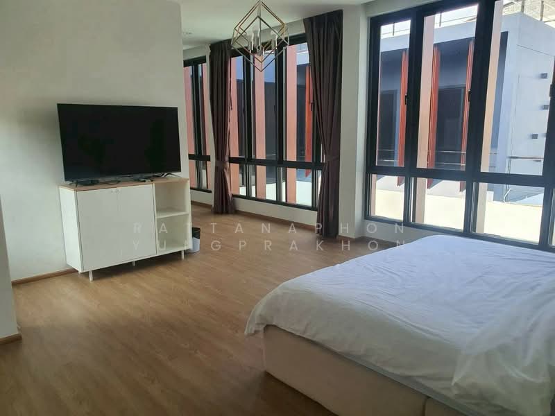 5-BR House, Bangkok, Bang Chak, Phra Khanong, Bangkok, 5 Bedrooms, 700 sqm, Single Detached House For Rent, by Rattanaphon Yungprakhon, 500267144 - DDproperty.com