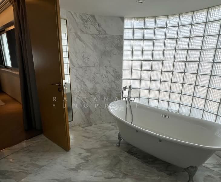 Le Raffine Sukhumvit 24, Bangkok, Soi Sukhumvit 24, Khong Tan, Khlong Toei, Bangkok, 3 Bedrooms, 371 sqm, Condo For Sale, by Rattanaphon Yungprakhon, 500267153 - DDproperty.com