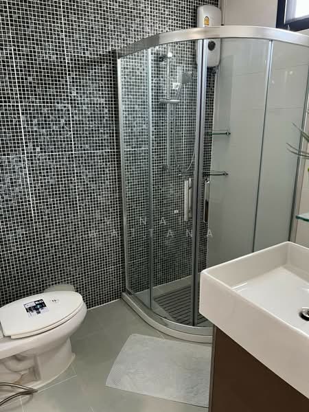 3-BR House, Bangkok, Din Daeng, Din Daeng, Bangkok, 3 Bedrooms, 300 sqm, Single Detached House For Rent, by Vinai  Wattana, 500267216 - DDproperty.com