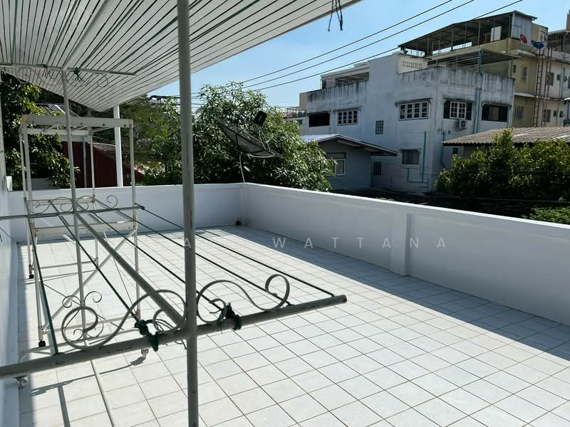 3-BR House, Bangkok, Din Daeng, Din Daeng, Bangkok, 3 Bedrooms, 300 sqm, Single Detached House For Rent, by Vinai  Wattana, 500267216 - DDproperty.com