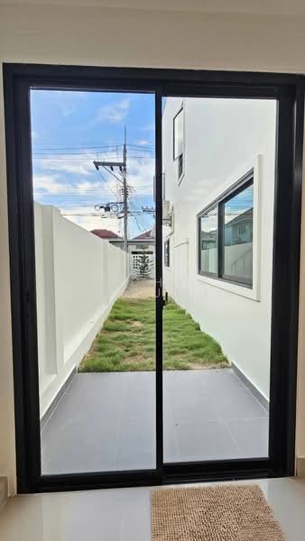 Urgent sale! House with yard in Hat Yai city, Rat Uthit area. 3 bedrooms, 2 bathrooms, 30 square wa, Songkhla, Hat-Yai, Hat Yai, Songkhla, 3 Bedrooms, 120 sqm, Townhouse For Sale, by Rachen Nopsuwan, 500267324 - DDproperty.com
