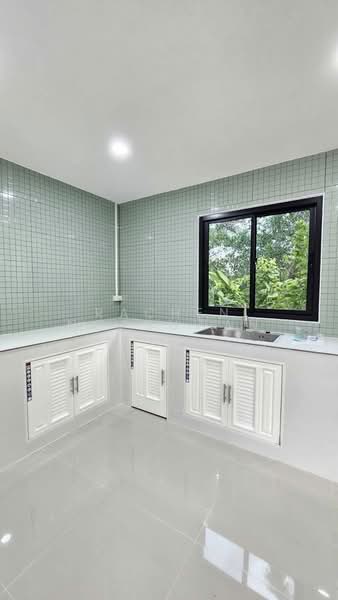 Urgent sale! House with yard in Hat Yai city, Rat Uthit area. 3 bedrooms, 2 bathrooms, 30 square wa, Songkhla, Hat-Yai, Hat Yai, Songkhla, 3 Bedrooms, 120 sqm, Townhouse For Sale, by Rachen Nopsuwan, 500267324 - DDproperty.com