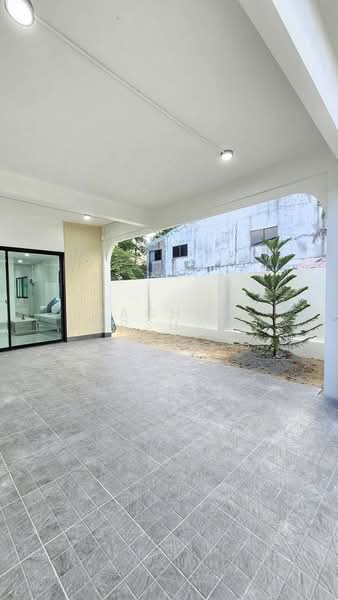 Urgent sale! House with yard in Hat Yai city, Rat Uthit area. 3 bedrooms, 2 bathrooms, 30 square wa, Songkhla, Hat-Yai, Hat Yai, Songkhla, 3 Bedrooms, 120 sqm, Townhouse For Sale, by Rachen Nopsuwan, 500267324 - DDproperty.com