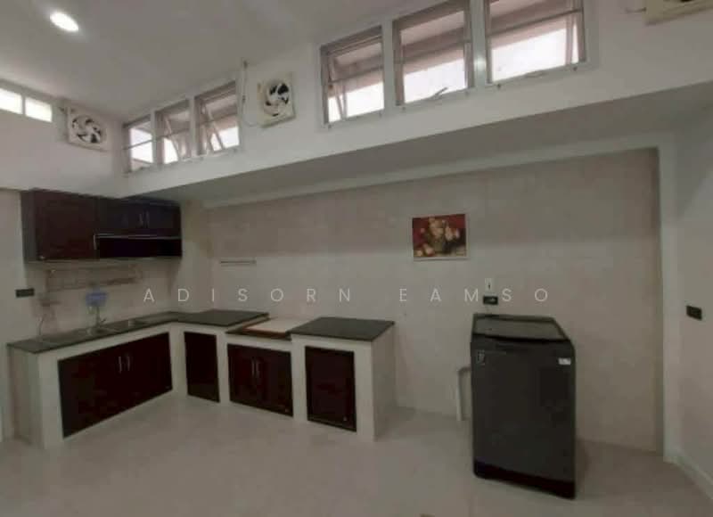 Baan Klangmuang Grand De Paris Ratchada, Bangkok, Pradit Manutham Road, Wang Thonglang, Wang Thonglang, Bangkok, 4 Bedrooms, 168 sqm, Townhouse For Rent, by Adisorn Eamso, 500267447 - DDproperty.com