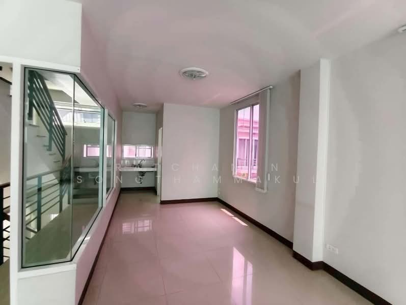 RK Biz Center Motorway - Airportlink : อาร์เค บิซ เซ็นเตอร์ มอเตอร์เวย์ - แอร์พอร์ตลิงค์, กรุงเทพ, ถนนเลียบมอเตอร์เวย์, คลองสองต้นนุ่น, ลาดกระบัง, กรุงเทพ, 377 ตร.ม., ทาวน์เฮ้าส์ ให้เช่า, โดย Ratchanon Songthammakul, 500267565 - DDproperty.com