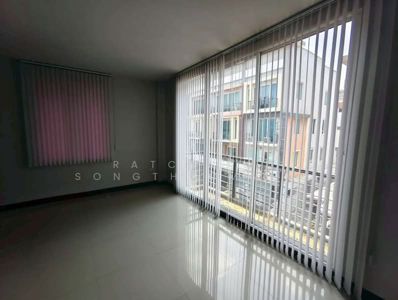 RK Biz Center Motorway - Airportlink : อาร์เค บิซ เซ็นเตอร์ มอเตอร์เวย์ - แอร์พอร์ตลิงค์, กรุงเทพ, ถนนเลียบมอเตอร์เวย์, คลองสองต้นนุ่น, ลาดกระบัง, กรุงเทพ, 377 ตร.ม., ทาวน์เฮ้าส์ ให้เช่า, โดย Ratchanon Songthammakul, 500267565 - DDproperty.com