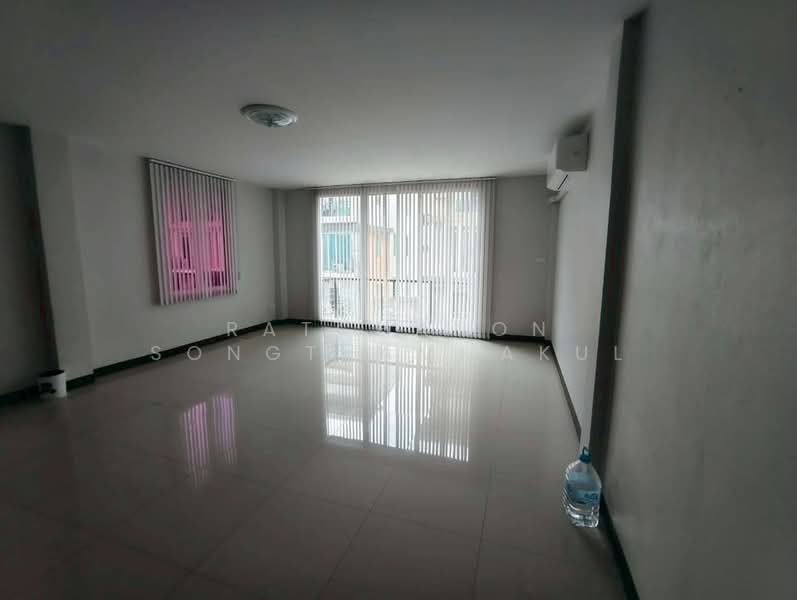 RK Biz Center Motorway - Airportlink, Bangkok, Motorway Road, Khlong Song Ton Nun, Lat Krabang, Bangkok, 5 Bedrooms, 377 sqm, Townhouse For Rent, by Ratchanon Songthammakul, 500267565 - DDproperty.com