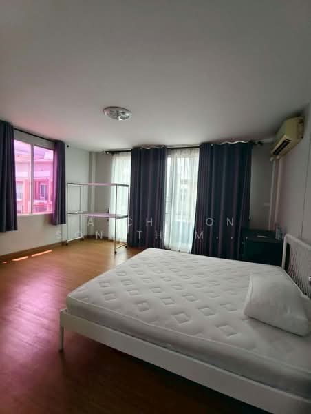 RK Biz Center Motorway - Airportlink, Bangkok, Motorway Road, Khlong Song Ton Nun, Lat Krabang, Bangkok, 5 Bedrooms, 377 sqm, Townhouse For Rent, by Ratchanon Songthammakul, 500267565 - DDproperty.com