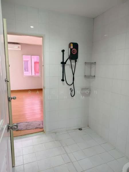 RK Biz Center Motorway - Airportlink, Bangkok, Motorway Road, Khlong Song Ton Nun, Lat Krabang, Bangkok, 5 Bedrooms, 377 sqm, Townhouse For Rent, by Ratchanon Songthammakul, 500267565 - DDproperty.com