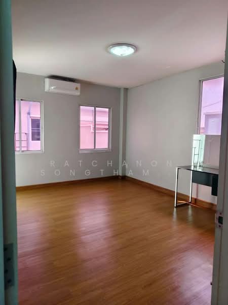 RK Biz Center Motorway - Airportlink, Bangkok, Motorway Road, Khlong Song Ton Nun, Lat Krabang, Bangkok, 5 Bedrooms, 377 sqm, Townhouse For Rent, by Ratchanon Songthammakul, 500267565 - DDproperty.com