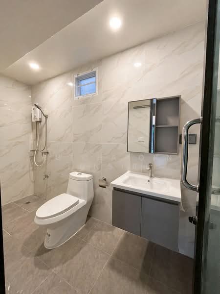 บ้านสวยในโครงการ ให้เช่า – ใกล้ตลาดเจริญเจริญ เพียง 5 นาที ค่าเช่า 48,000 บาท / เดือน No.13H710, Chiang Mai, San Ton Pao, San Kamphaeng, Chiang Mai, 3 Bedrooms, 230 sqm, Single Detached House For Rent, by Rutchaporn Tunsiri, 500267730 - DDproperty.com