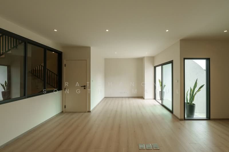 4-BR Townhouse, Bangkok, Khlongtoei Nua, Watthana, Bangkok, 4 Bedrooms, 380 sqm, Townhouse For Sale, by Ratchanon Songthammakul, 500267732 - DDproperty.com