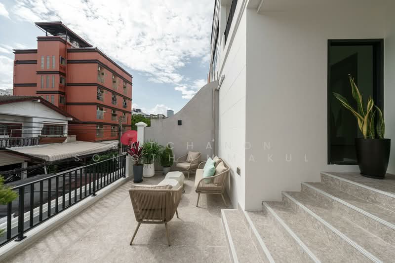 4-BR Townhouse, Bangkok, Khlongtoei Nua, Watthana, Bangkok, 4 Bedrooms, 380 sqm, Townhouse For Sale, by Ratchanon Songthammakul, 500267732 - DDproperty.com