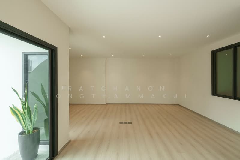 4-BR Townhouse, Bangkok, Khlongtoei Nua, Watthana, Bangkok, 4 Bedrooms, 380 sqm, Townhouse For Sale, by Ratchanon Songthammakul, 500267732 - DDproperty.com