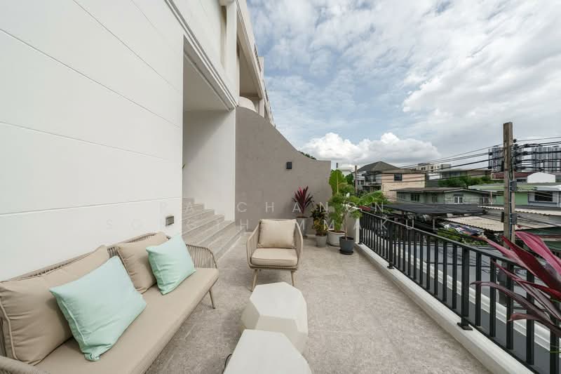 4-BR Townhouse, Bangkok, Khlongtoei Nua, Watthana, Bangkok, 4 Bedrooms, 380 sqm, Townhouse For Sale, by Ratchanon Songthammakul, 500267732 - DDproperty.com
