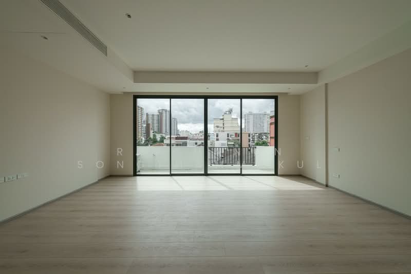 4-BR Townhouse, Bangkok, Khlongtoei Nua, Watthana, Bangkok, 4 Bedrooms, 380 sqm, Townhouse For Sale, by Ratchanon Songthammakul, 500267732 - DDproperty.com