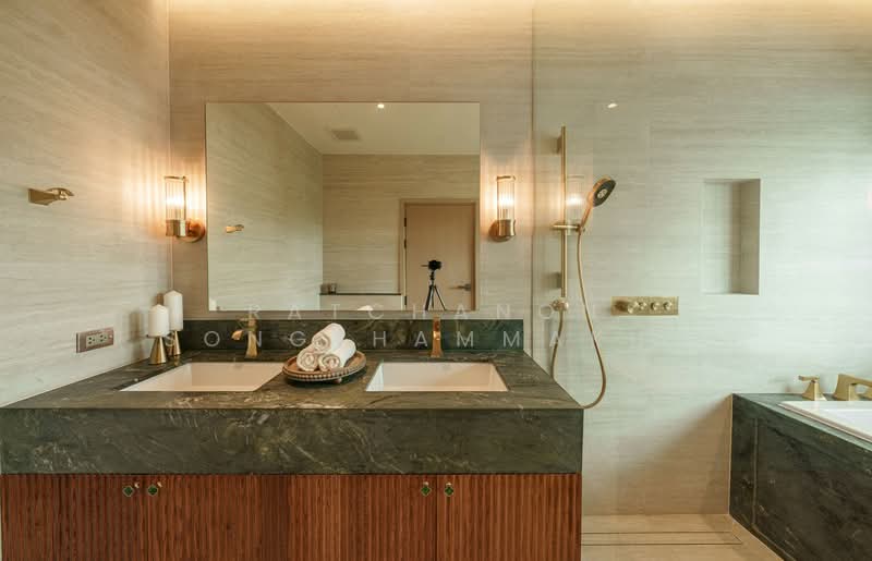 4-BR Townhouse, Bangkok, Khlongtoei Nua, Watthana, Bangkok, 4 Bedrooms, 380 sqm, Townhouse For Sale, by Ratchanon Songthammakul, 500267732 - DDproperty.com