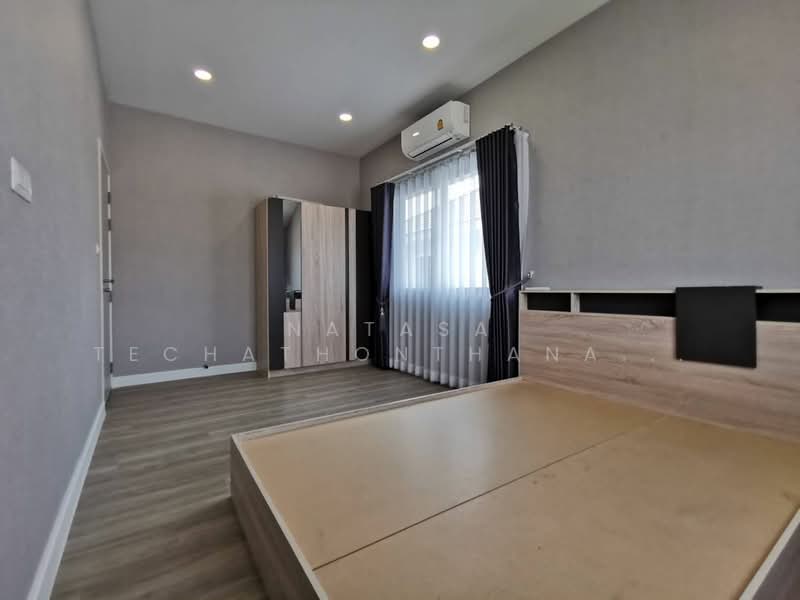 Perfect Place Sukhumvit 77-Suvarnabhumi, Samut Prakan, Lat Krabang Road, Rachathewa, Bang Plee, Samut Prakan, 4 Bedrooms, 165 sqm, Single Detached House For Rent, by Natasa Techathonthanakhun, 500267888 - DDproperty.com