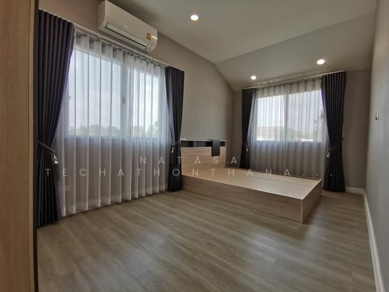 Perfect Place Sukhumvit 77-Suvarnabhumi, Samut Prakan, Lat Krabang Road, Rachathewa, Bang Plee, Samut Prakan, 4 Bedrooms, 165 sqm, Single Detached House For Rent, by Natasa Techathonthanakhun, 500267888 - DDproperty.com