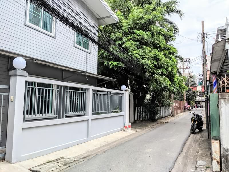 2-BR House, Bangkok, Huai Khwang, Huai Khwang, Bangkok, 2 Bedrooms, 102 sqm, Single Detached House For Rent, by Khlueanphon Nukulsirisak, 500267890 - DDproperty.com