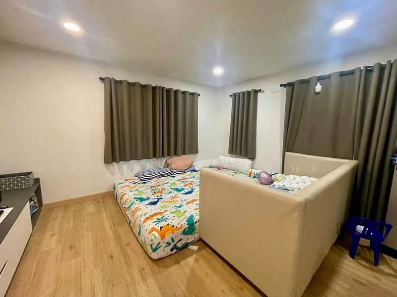 undefined, Chon Buri (Pattaya), Nong - Kham, Si Racha, Chon Buri (Pattaya), 4 Bedrooms, 325 sqm, Single Detached House For Sale, by Tanawan Surichai, 500267953 - DDproperty.com