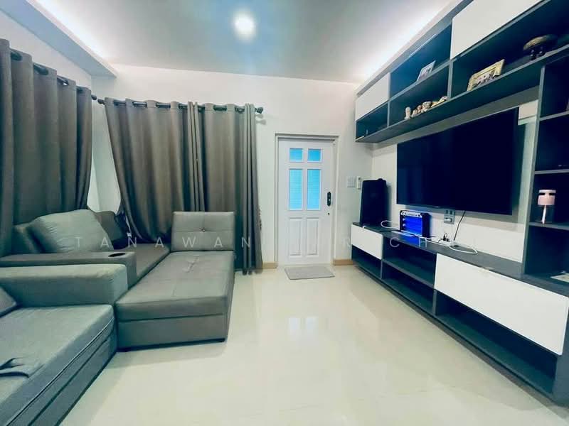 undefined, Chon Buri (Pattaya), Nong - Kham, Si Racha, Chon Buri (Pattaya), 4 Bedrooms, 325 sqm, Single Detached House For Sale, by Tanawan Surichai, 500267953 - DDproperty.com
