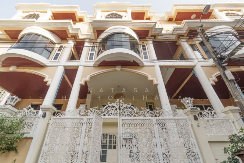 5-BR Townhouse, Bangkok, Khlong Tan Nua, Watthana, Bangkok, 5 Bedrooms, 240 sqm, Townhouse For Rent, by Natasa Techathonthanakhun, 500268014 - DDproperty.com